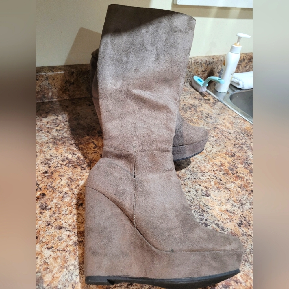 Suede platform boots
